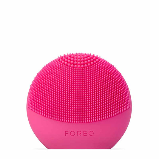 Foreo Luna Play Smart 2 | palm-sized | facial cleansing device | ultra-soft | bacteria-resistant | silicone | touchpoints | gently exfoliate | dead skin cells | 24k gold | ultra-smart sensors | analyze | moisture levels | personalized | lightweight | travel-friendly | 1000 uses